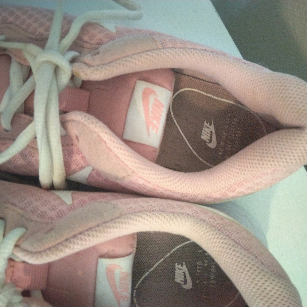 NIKE Women's Soft Pink Sneakers - Picture 4 of 6